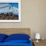 Violet House. Σπίτι διακοπών Κατάνια