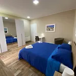 Violet House. Nyaraló *