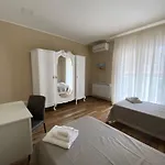 Violet House. Prázdninový dům *