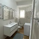 Violet House. Σπίτι διακοπών Κατάνια
