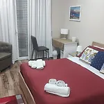 Violet House. Nyaraló *