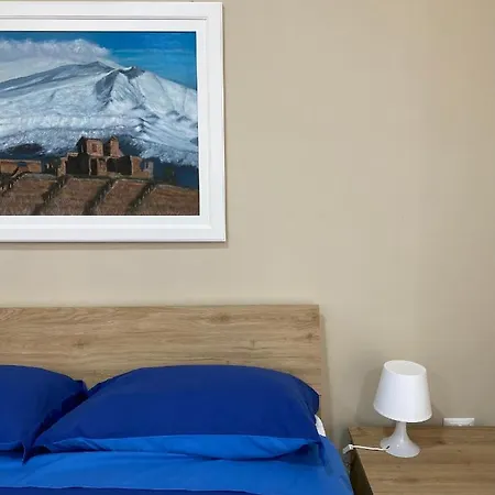 Violet House. Holiday home Catania