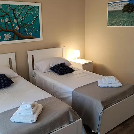 بيت للعطل Violet House. كاتانيا