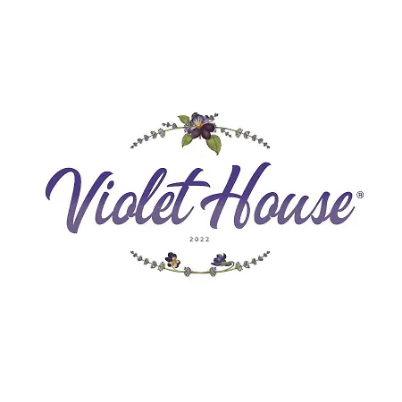 بيت للعطل Violet House. *