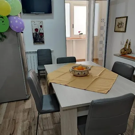 بيت للعطل Violet House.