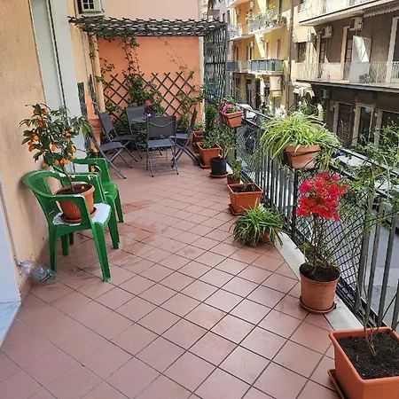 Violet House. بيت للعطل كاتانيا